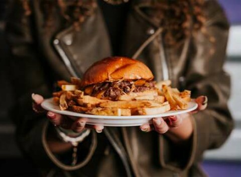 2+1 ZADARMO: Dvojitý Smash Burger v novej prevádzke Regal Underground