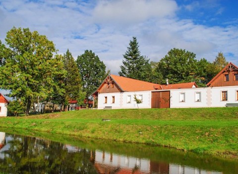 Južné Čechy v rezorte Andělský Dvůr s polpenziou, grilom a vyžitím pre deti.