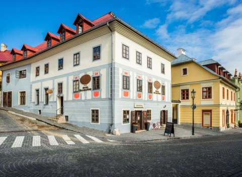 Pripravte sa na spoznávanie historického mesta Banská Štiavnica. Ubytovanie v hoteli Salamander.