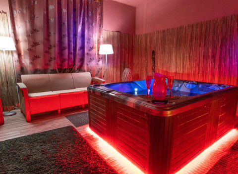 Privátny vstup do celého wellness pod hradom. Naštartujte sa do nového dňa príjemným relaxom.