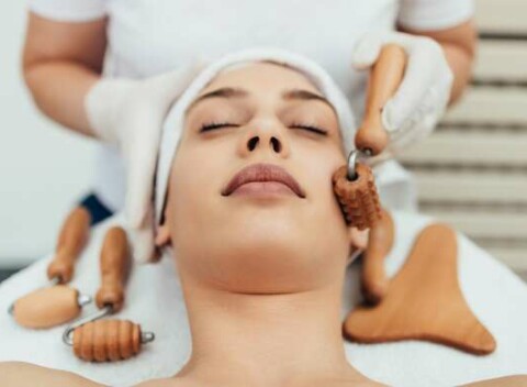 Maderoterapia tváre, krku a dekoltu na vypnutie pokožky, odstránenie tuku a tvorbu kolagénu