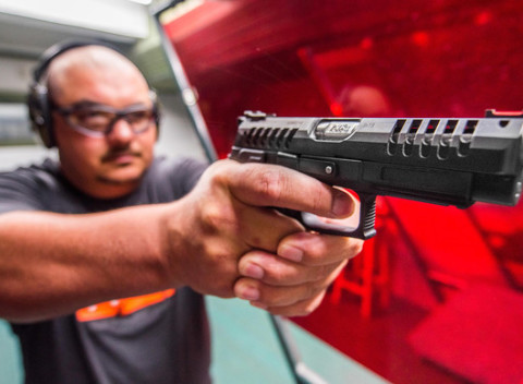 Zážitková streľba z krátkych aj dlhých zbraní v strelnici Delta – jedinej svojho druhu v okolí.