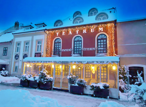 Preslávené kúpele Györ relaxačne v hoteli s polpenziou + varianty s celodenným vstupom do termálov.