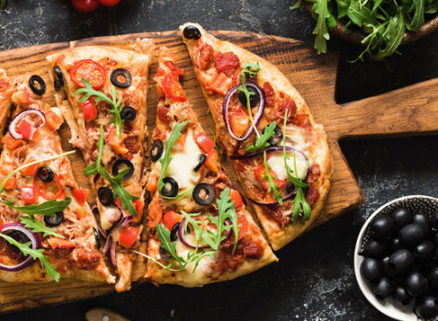 Dobrá pizza nie je nikdy zlá! Chrumkavá pizza na Tomášikovej v Bistro US-FIT # 002.