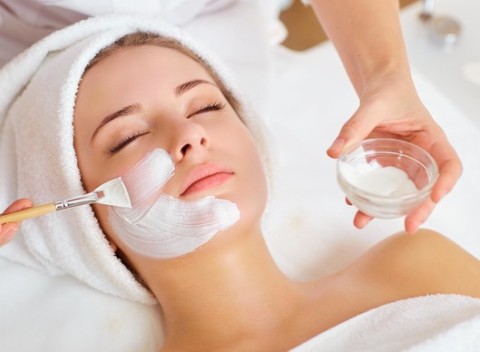 Komplexné ošetrenie pleti v príjemnom upokojujúcom prostredí - na výber zo 4 balíkov procedúr.