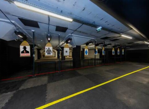 Adrenalínová streľba na krytej strelnici Chicago Bratislava - strelecké balíčky na výber