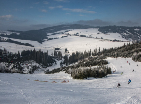 Celý deň alebo 4 hodiny na svahu v Skicentre Strednica - skipas do lyžiarskeho strediska.
