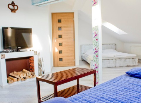 Praha v Royal Court Apartments v centre mesta s anglickými raňajkami a vínom.