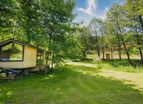 Orlické hory a Jeseníky: Štýlový pobyt v Maringotke U pramene Tiché Orlice s vybavenou kuchynkou a parkovaním