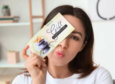 Darčekové poukážky na služby manikérky, pedikérky, nechtovej dizajnérky a vizážistky Jany Stavrovskej