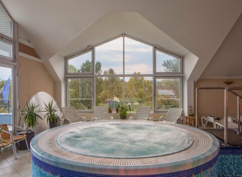 Pobyt 450 m od Balatonu: 4* Kristály Hotel Keszthely s polpenziou + neobmedzené wellness a zľavy na procedúry