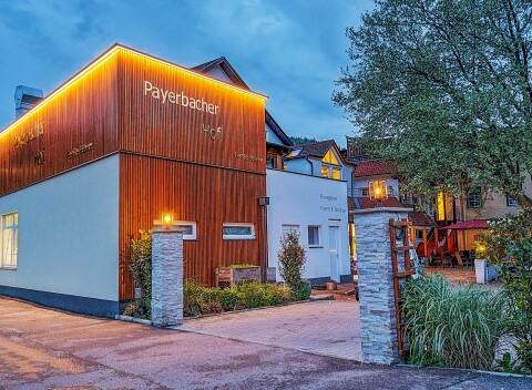 Rakúske Alpy blízko prírody i zámku v Hoteli Payerbacherhof ***+ s polpenziou, wellness a zapožičaním bicyklov