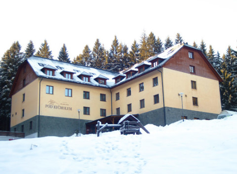 Neobmedzené wellness uprostred beskydskej prírody v 4* hoteli Pod Kyčmolem s polpenziou a bowlingom.