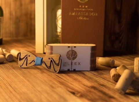 Originálny ručne vyrábaný motýlik z dreva v darčekovej krabičke - 12 druhov na výber.