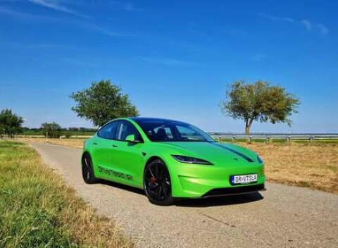 Jazda na najnovšej Tesla Model 3 Performance – zažite dychberúce zrýchlenie a technológiu 21. storočia