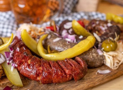 Najlepšie zabíjačkové pochúťky na jednom tanieri. Porcia pre 2 osoby.