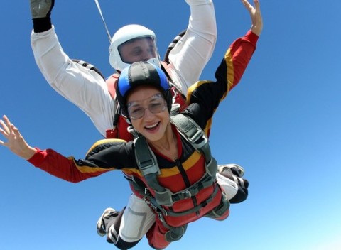 Tandemový zoskok padákom z výšky až 3500 m z letiska Dubová pri Modre.