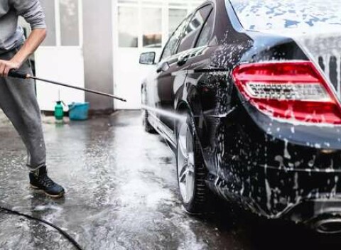 Dôkladné umytie interiéru aj exteriéru v profesionálnej autoumyvárni Diamond Car Wash
