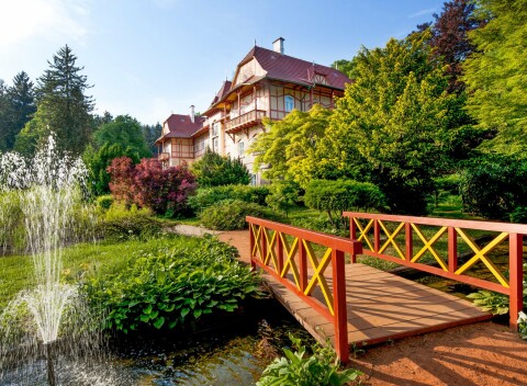 Kúpele Luhačovice: Týždenný pobyt v Hoteli Jestřabí *** so 7 kúpeľnými procedúrami, polpenziou a pitnou kúrou