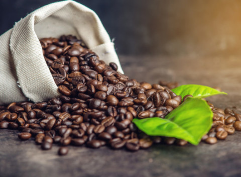 Kvalitná zrnková káva alebo rozpustná zmes s jedinečnou chuťou a vôňou či extra panenský olej Arioli.