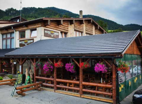 Navštívte hotel Diery, ktorý sa nachádza na turistickej trase Jánošíkove Diery v Terchovej.