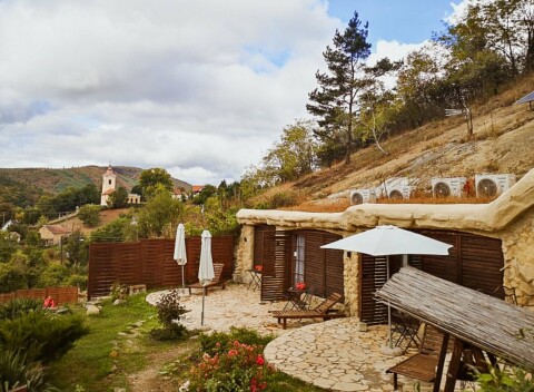 Maďarsko: Pobyt v jaskynnej izbe v Sirocave Barlang Apartmanok s raňajkami či polpenziou a wellness + aktivita