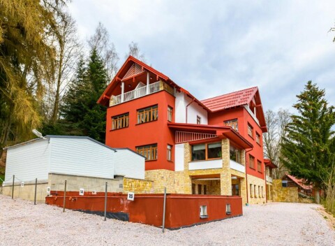 Krkonoše pri Chodníku korunami stromov: Janské Lázně v Penzióne Zámeček *** s raňajkami/polpenziou + wellness