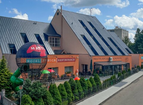 Benešov pri Prahe a zámku Konopiště: Hotel Benica *** s adventure golfom, vírivkou + sauna a raňajky/polpenzia