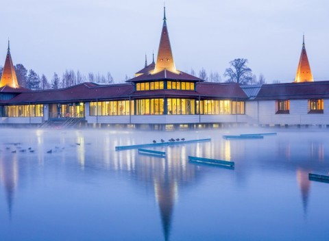Hévíz v Blue Villa Apartmans s neobmedzeným wellness, polpenziou a zľavami.