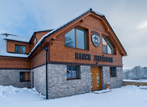 Česká Sibír: Ranch Jestřebice  s raňajkami či polpenziou, bazénom, wellness centrom a ochutnávkou špecialít
