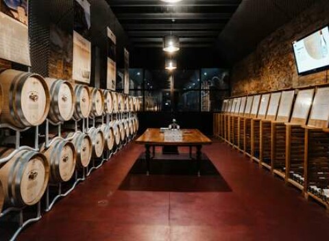 Degustácia vín vo vínnej pivničke Kaštiela Chateau Krakovany so syrovou misou pre 2 osoby