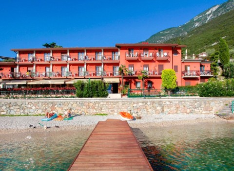 Lago di Garda v Hoteli Rosa *** s polpenziou a neobmedzeným vstupom do bazéna.