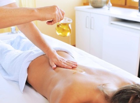 Klasická, tirolská alebo hĺbková masáž krku. Tri špeciálne masáže s blahodárnymi účinkami.