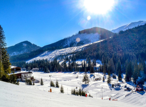 Celodenný alebo 4-hodinový skipas pre deti i dospelých do strediska Ski Monkova dolina.