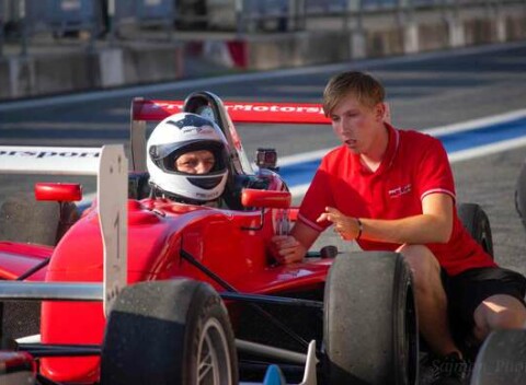 Pilotujte pretekársku formulu na letisku v Žiline alebo v Trenčíne