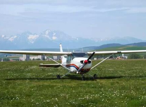 Prelet športovým lietadlom CESSNA C172 ponad Spiš a Tatry s možnosťou pilotovania