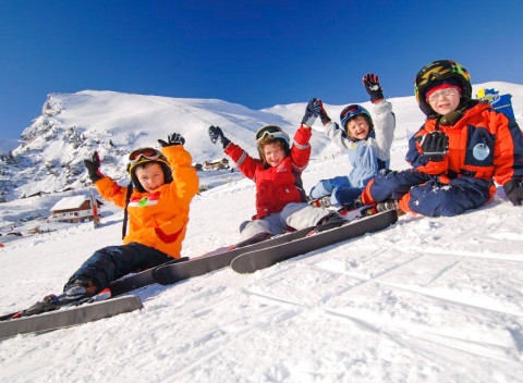 Rakúsko pre rodiny v KinderHoteli Schneekönig **** s wellness a polpenziou.
