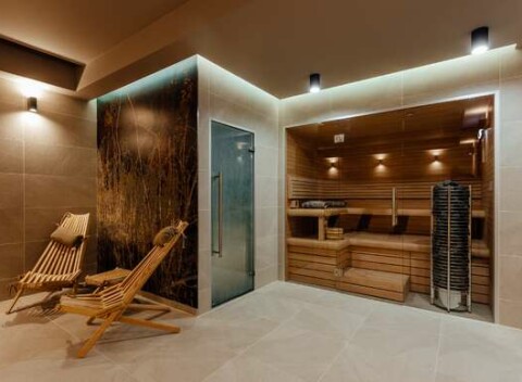 Vstup do wellness a oddych s horúcim nápojiom v útulnom Boutique Hoteli SIGLISBERG**** v Štiavnických Baniach