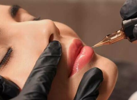 Permanentný make-up: Aquarell lips aj horné očné linky a microblading v centre tvárovej kondície DIAMONDFACE