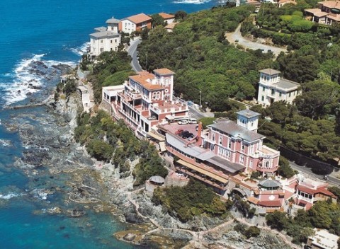 Dovolenka na vrchole útesu v BAIA DEL SORRISO*** s panoramatickým výhľadom na zátoku Quercetano.