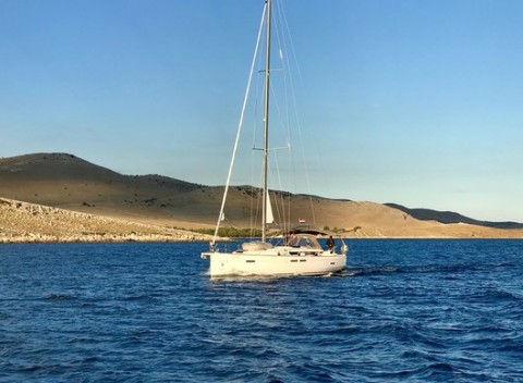 Zažite viac ako sen! Pobyty na jachte v Chorvátsku s odvozom na Tesle a kapitánom v cene.