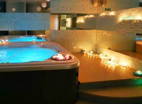 Rodinný hotel Vesta*** na pokojnom mieste len 11 km od hraníc, so stravou a relaxom v SPA.