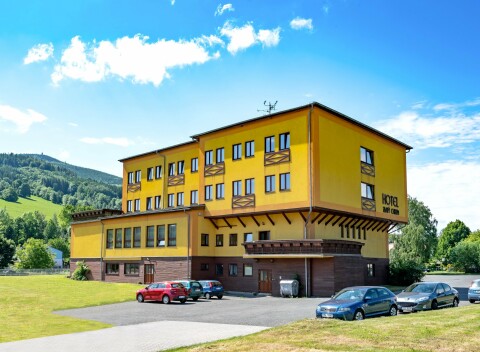 Pobyt v srdci Jeseníkov: Hotel Zlatý Chlum *** s raňajkami/polpenziou a drinkom + dieťa do 12 rokov zadarmo