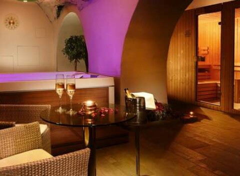 Dovolenka v centre Košíc pre dve osoby alebo rodinu so vstupom do wellness v hoteli Ambassador****