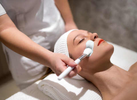 Vaša pleť nájde stratenú mladosť! Exkluzívne hĺbkové ošetrenie alebo ošetrenie pleti ultrazvukom.