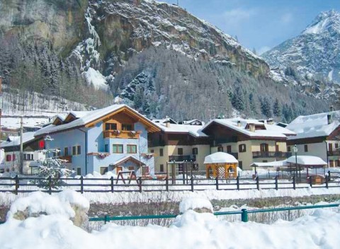 Taliansko v rodinnom Hoteli La Val s polpenziou len 500 m od lyžiarskeho vleku.