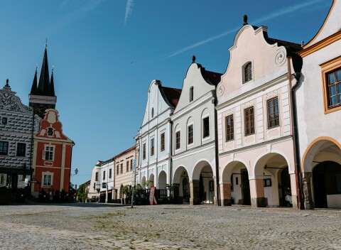 Pobyt pri pamiatkach UNESCO: Historické centrum Telča v romantickom Penzióne No. 20 s bufetovými raňajkami