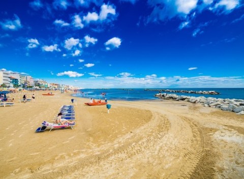 Dovolenka v Taliansku pri Rimini s ubytovaním a raňajkami v hoteli Kursaal*** 3 min. od pláže.