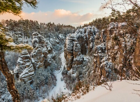 Český raj neďaleko ski areálu: Aktívna dovolenka v chatke/bungalove v Resorte Ráj Srbsko *** + raňajky a šport