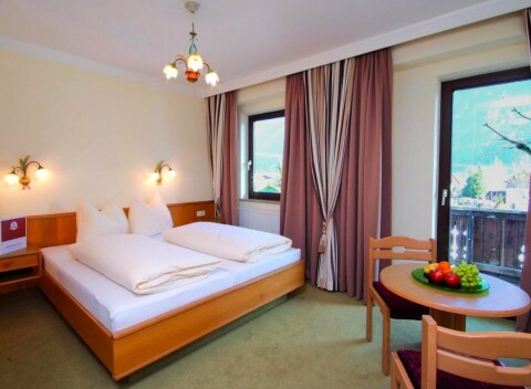 Tirolsko pri lyžiarskych areáloch v Hoteli zum Lamm *** s polpenziou a wellness + túra na snežniciach a zľava